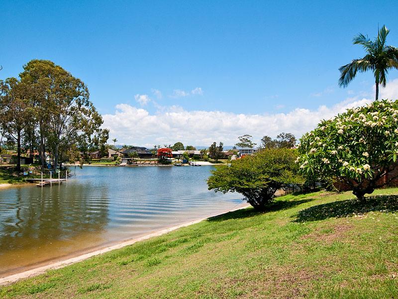 10-nootka-court-broadbeach-waters-qld-4218-real-estate-photo-5-large-9590758.jpg